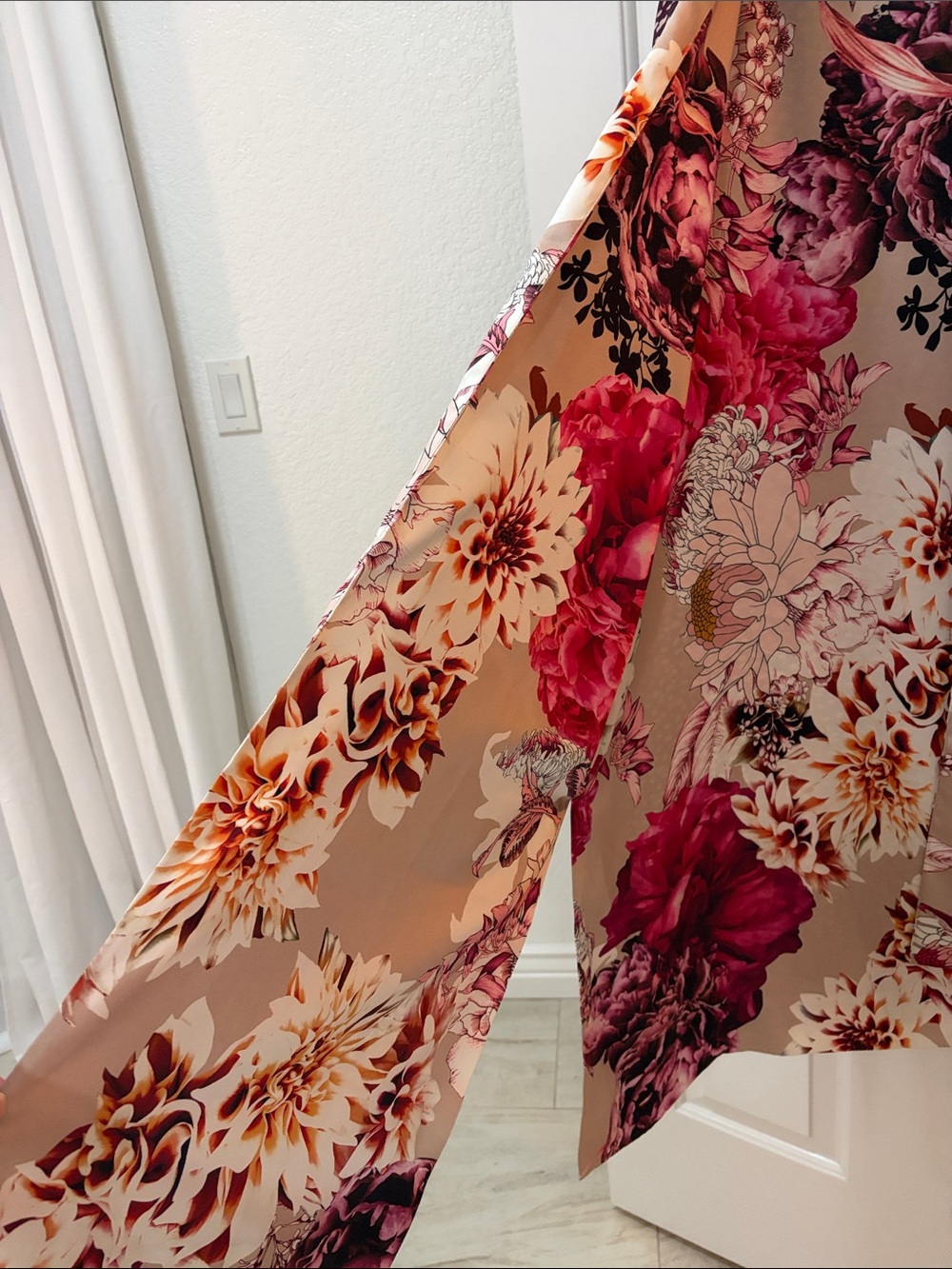 Chico's Reversible Beige Floral Long-Sleeve Kimono Dress with Fuchsia Blooms - Picture 5 of 6